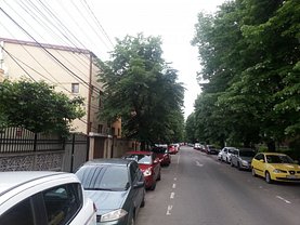 Casa de vânzare 7 camere, în Bucuresti, zona Vatra Luminoasa