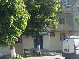 Apartament de vânzare 3 camere în Roman, Central