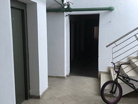 Spaţiu comercial