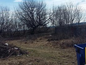 Teren construcţii de vânzare în Roznov, Central