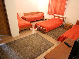 Casa de închiriat 10 camere, în Corunca, zona Central