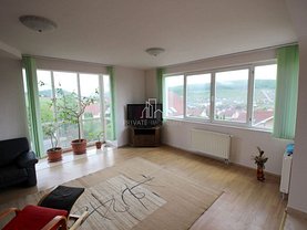 Casa de închiriat 6 camere, în Livezeni