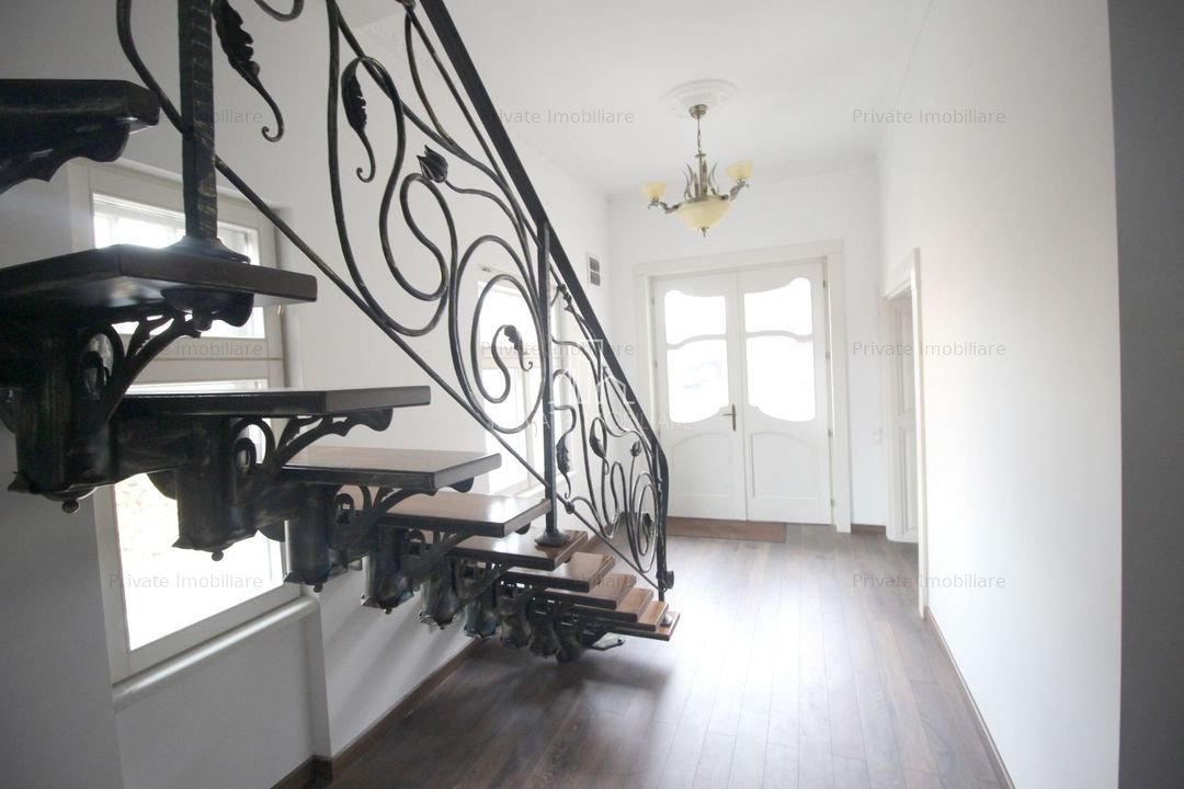 Casa Moderna, De Inchiriat,, Zona Semicentrala 300 mp