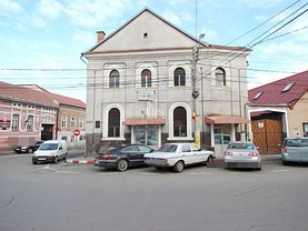 Închiriere spaţiu comercial