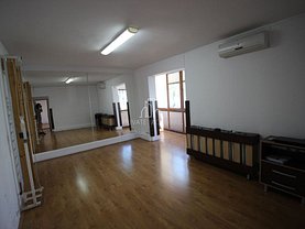 Vânzare spaţiu comercial