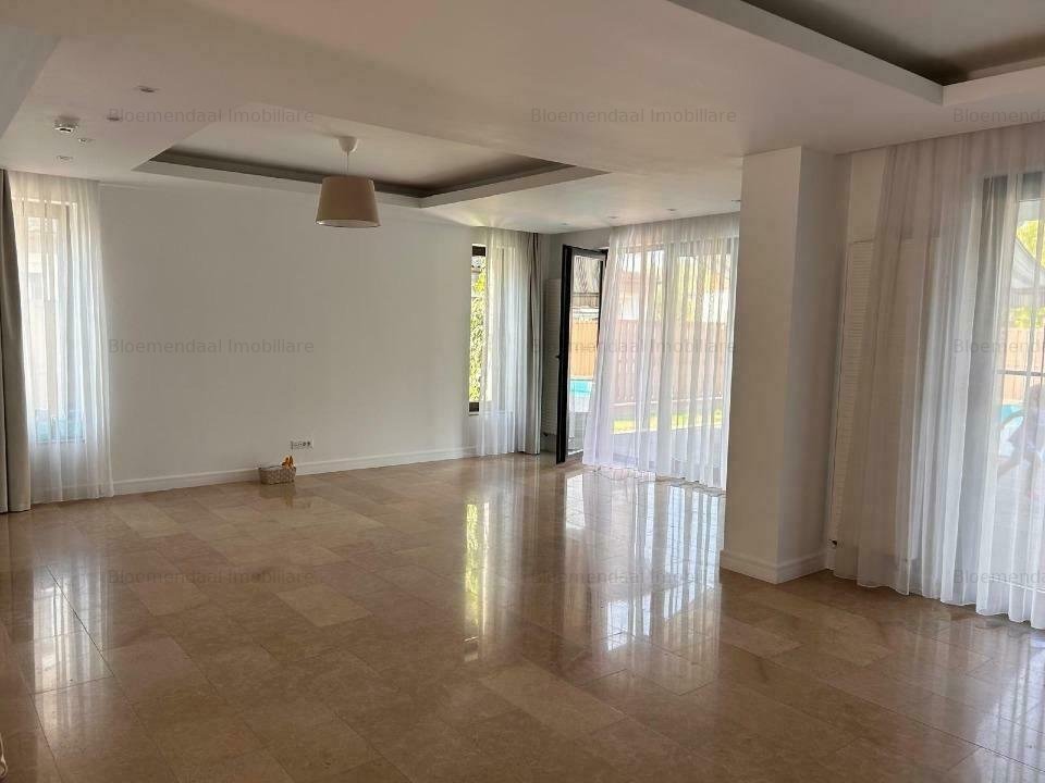 Vila cu 8 camere si piscina de închiriat
