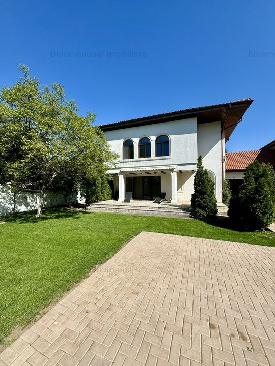 Vila individuală 7 camere de închiriat zona Jollie Ville