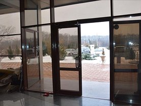 Închiriere spaţiu comercial