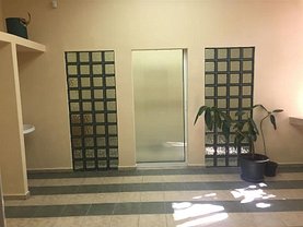 Vânzare spaţiu comercial