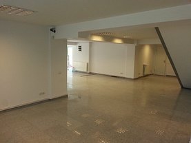 Închiriere spaţiu comercial