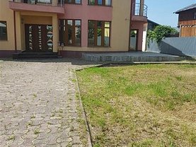 Casa de închiriat 4 camere, în Bacău, zona Central