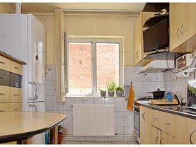 Apartament de vânzare 3 camere, în Brasov, zona Central