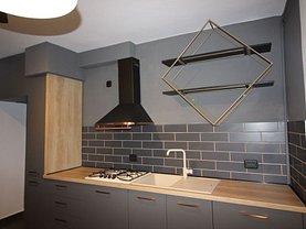 Apartament de vânzare 3 camere, în Braşov, zona Central