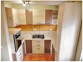 Apartament de vânzare 3 camere, în Brasov, zona Tractorul
