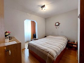 Apartament de vânzare 4 camere, în Braşov, zona Răcădău