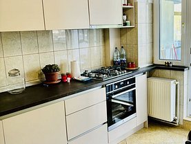 Apartament de vânzare 4 camere, în Braşov, zona Calea Bucureşti