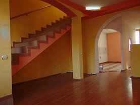Casa de vânzare sau de închiriat 13 camere, în Brasov, zona Bartolomeu