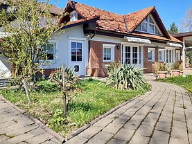 Casa de închiriat 3 camere, în Săcele, zona Central