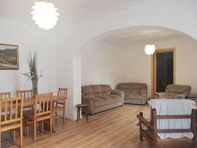 Casa de închiriat 5 camere, în Brasov, zona Schei