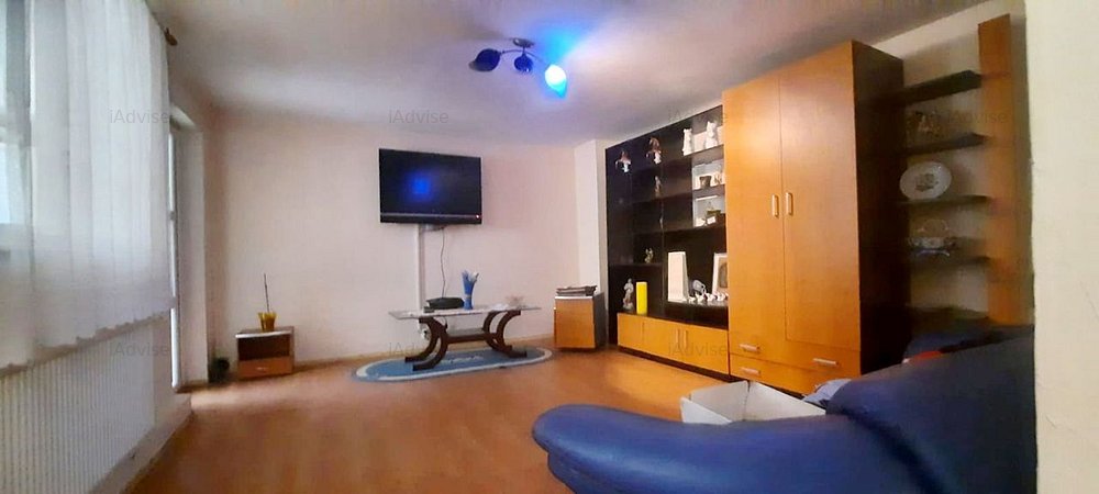 Casa deosebita cu spatiu comercial Rasnov - imaginea 0 + 1