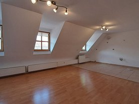 Închiriere spaţiu comercial
