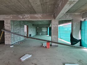 Vânzare spaţiu comercial