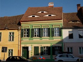 Casa de vânzare 13 camere, în Sibiu, zona Central
