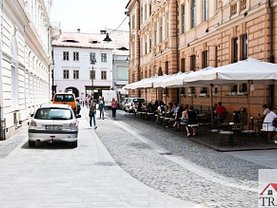 Închiriere spaţiu comercial