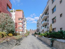 Apartament de închiriat 3 camere, în Bucuresti, zona Central