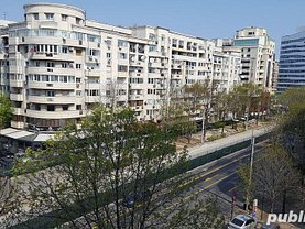 Apartament de vânzare 3 camere, în Bucuresti, zona Decebal