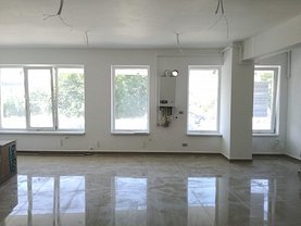 Închiriere spaţiu comercial