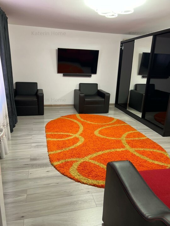 Casa cu 2 corpuri si magazin, teren 241 mp, zona 9 Mai, toate utilitatile