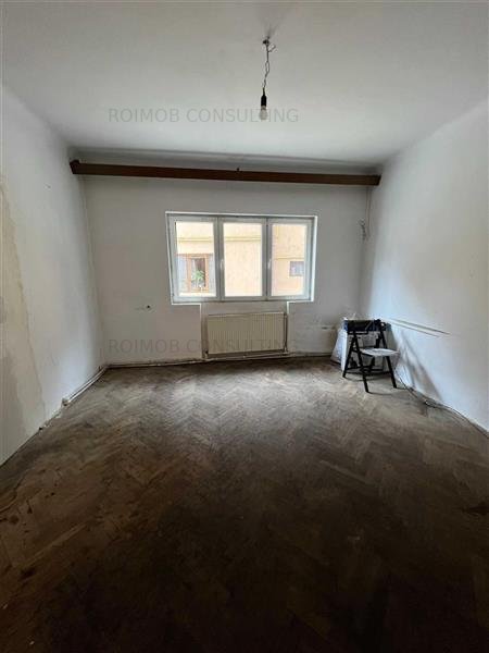 Apartament 4 camere, 77 mp, la parter, intr-o vila interbelica !