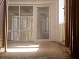 Casa de închiriat 12 camere, în Bucuresti, zona Parcul Carol