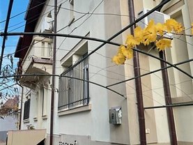 Casa de închiriat 11 camere, în Bucureşti, zona P-ţa Victoriei