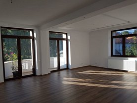 Apartament de închiriat 4 camere, în Braşov, zona Central
