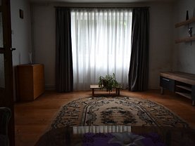 Casa de închiriat 3 camere, în Cristian