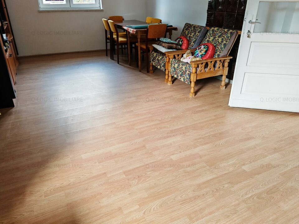 Casa 4 camere libera la vanzare RASNOV