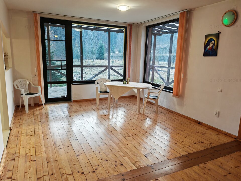Casa 4 camere libera la vanzare, pozitie deosebita VULCAN