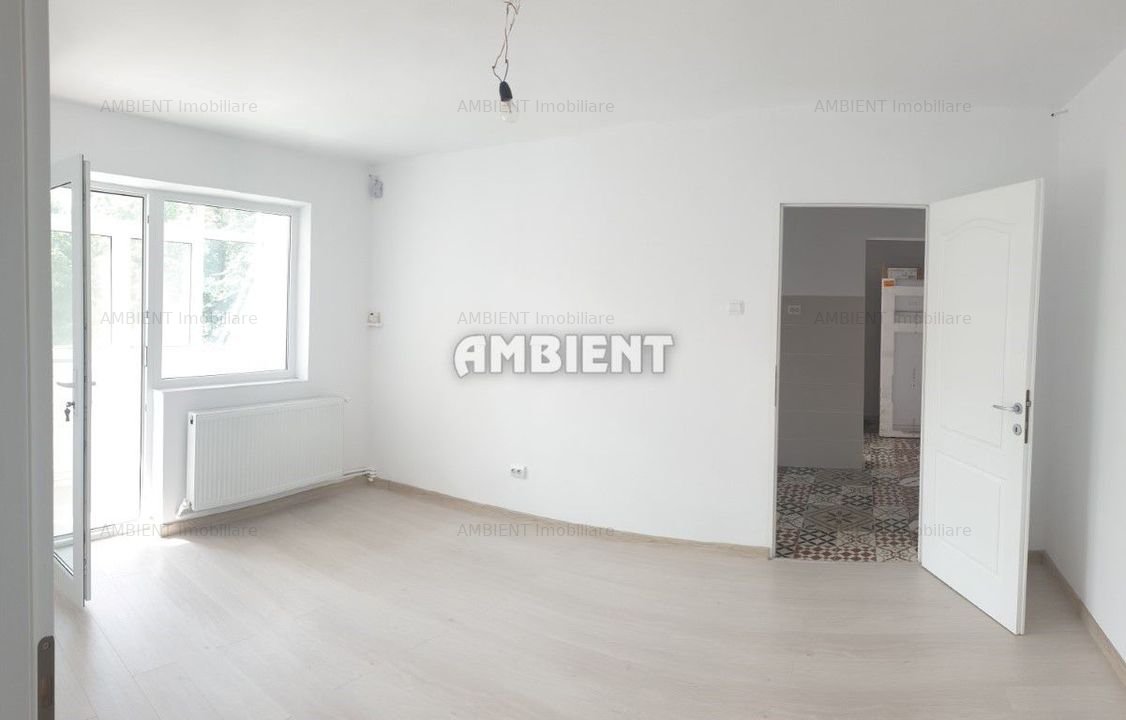 DE INCHIRIAT - Apartament 3 camere, renovat total, zona CENTRU; - imaginea 1