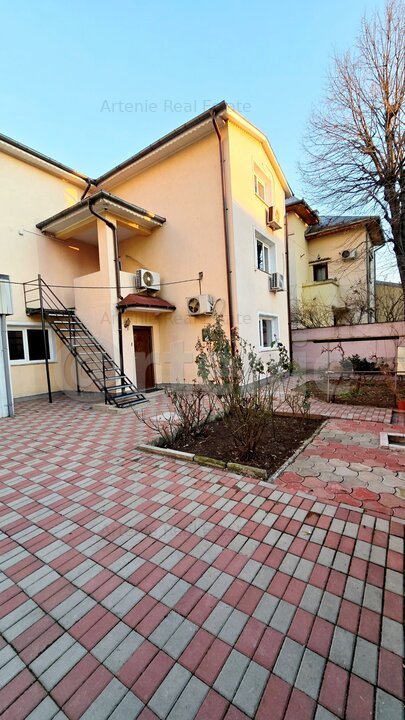 Calea Calarsi vila 8 camere ideal birou/ it/ cratie