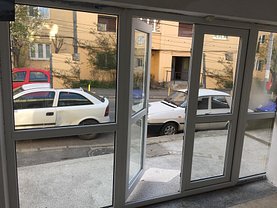 Vânzare spaţiu comercial