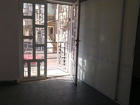 Vânzare spaţiu comercial