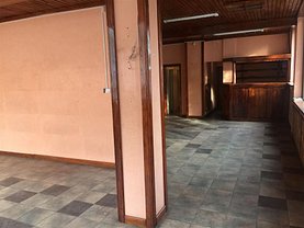 Vânzare spaţiu comercial