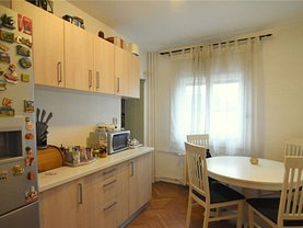 Apartament de vânzare 3 camere, în Timişoara, zona Lunei