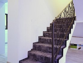 Casa de vânzare sau de închiriat 5 camere, în Bragadiru, zona Central