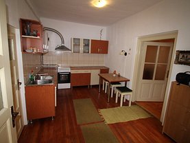 Casa de vânzare sau de închiriat 3 camere, în Sibiu, zona Central