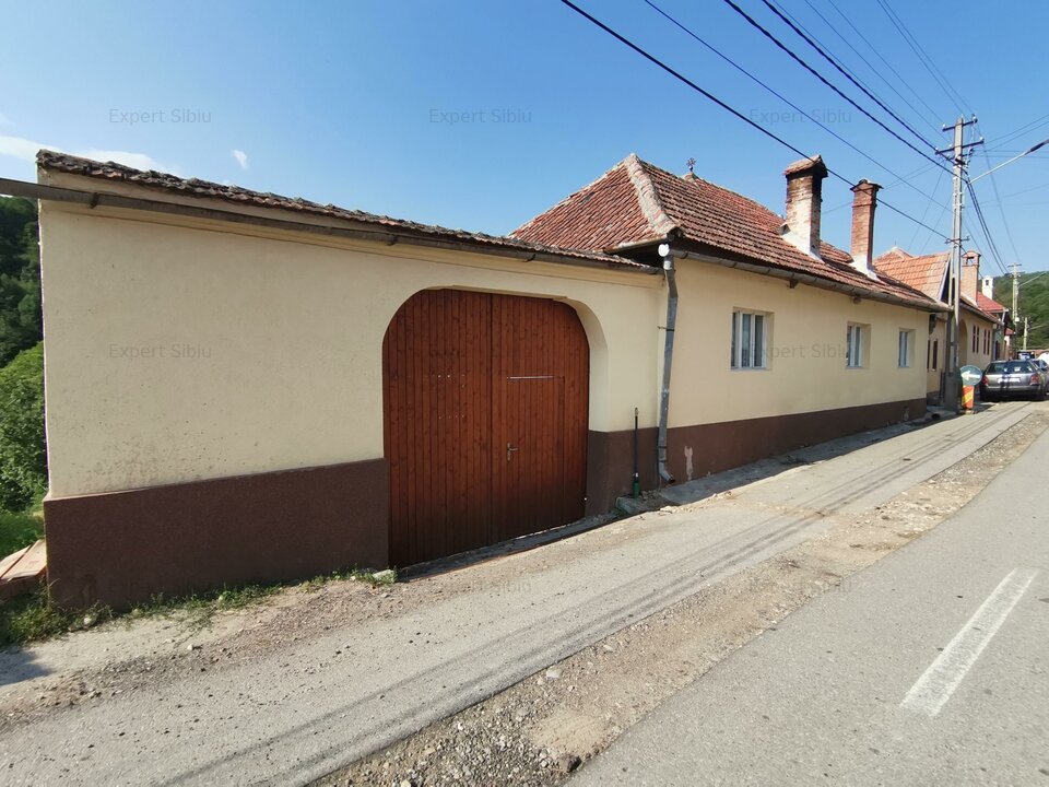 VAND CASA 4 camere ,curte si gradina de 536 mp,sat.Rod
