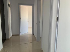 Apartament de vânzare 3 camere, în Bucureşti, zona Titan