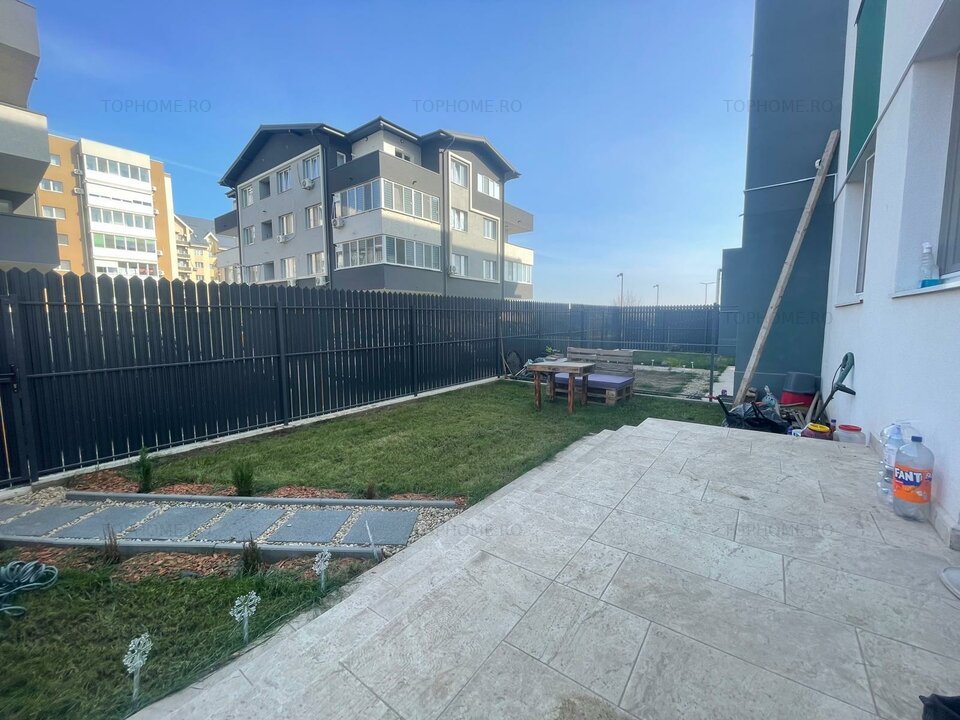 Apartament 3 camere, cu curte proprie de 31mp, metrou Berceni